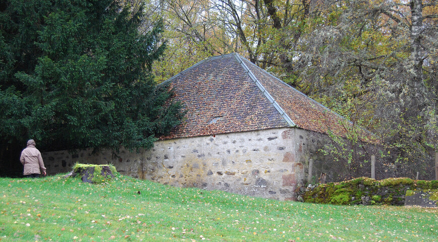 Eskadale Church Stables exterior from burial ground.jpg