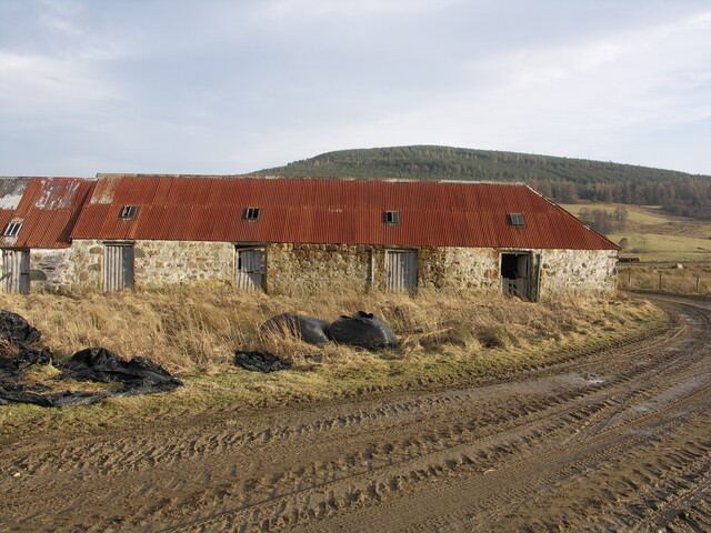 Tomnagaun Steading - south-west elevation (south end).JPG