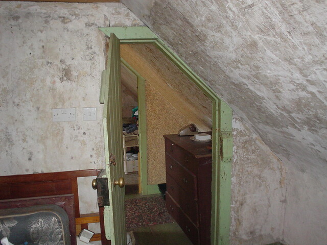 10 - Bedroom 2.JPG