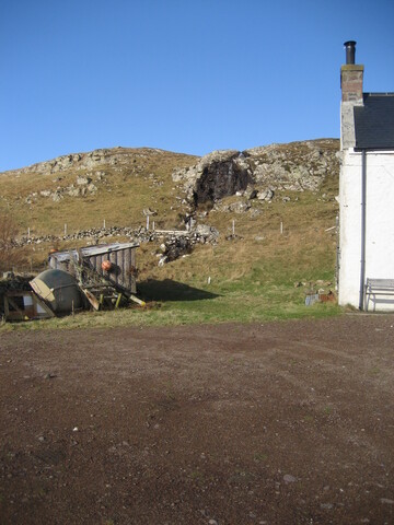 Space where extension will be and shed to be demolished.JPG