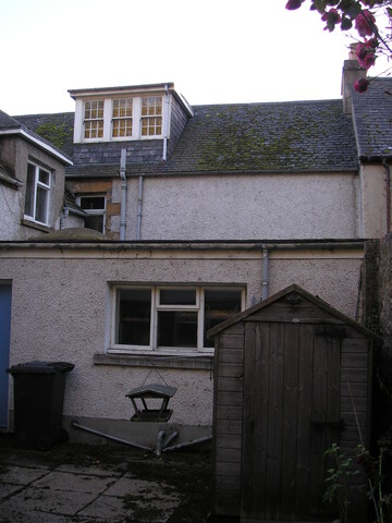6  2006 Rear of Sule Skerry showing utility.JPG