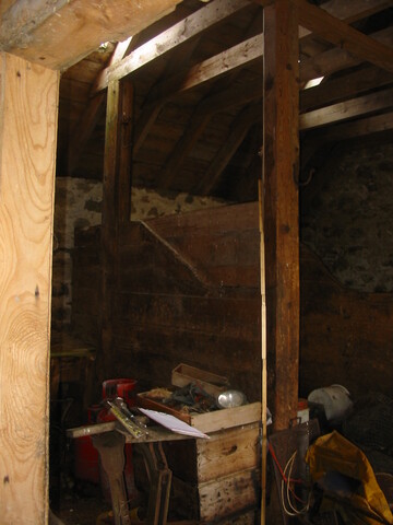 24 - view through d8 to stalls 6 and 7.JPG