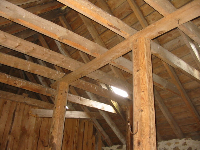 30 - view from d3 to roof structure over stalls 6, 7 and 8.JPG