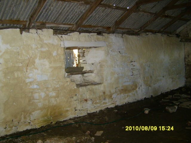 Photo 10 - Internal View on Rear Wall.JPG