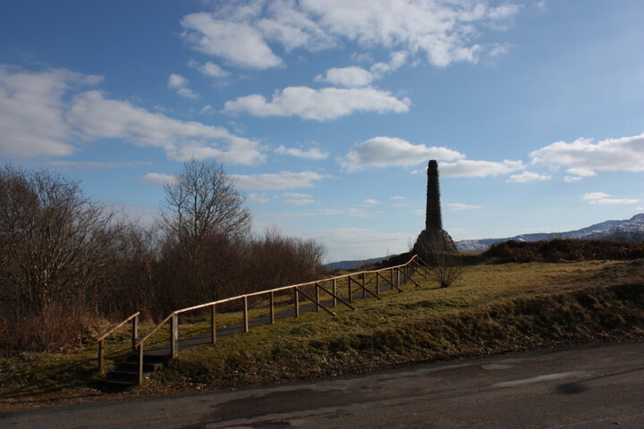 JMBriscoe_EOS450_IMG4203-09_03_2010-14_40_04 Lochaline War Memorial_1.JPG