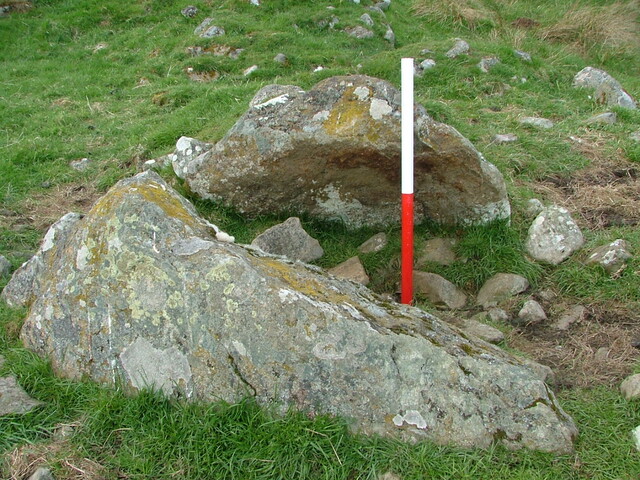 DSCF0747 Druim Mor Chambered Cairn from West.JPG