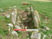 DSCF0756 Druim Mor Chambered Cairn - from North.JPG
