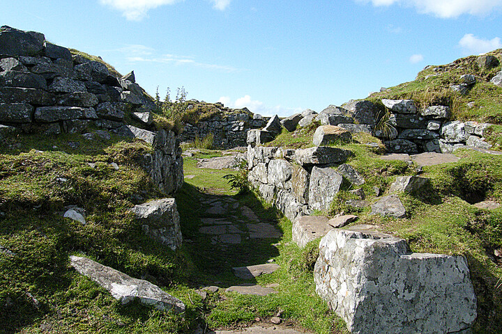dun beag - entrance.JPG