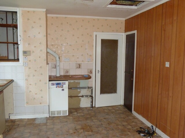 Photo 14 - Kitchen.JPG