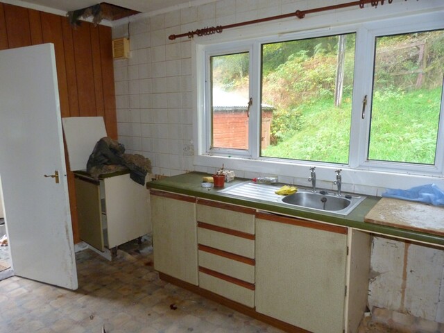 Photo 15 - Kitchen.JPG