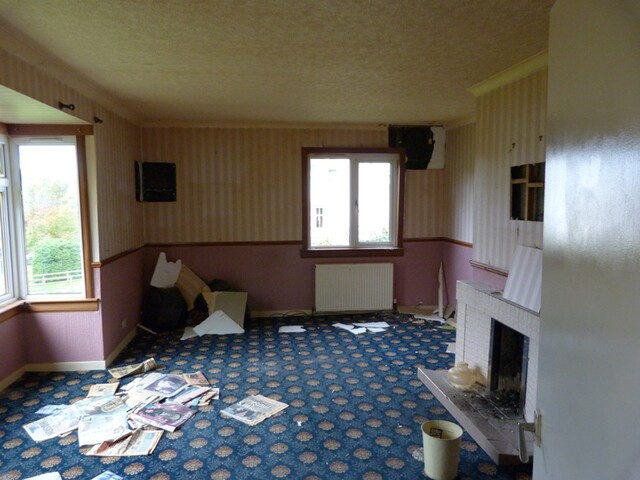 Photo 17 - Lounge.JPG