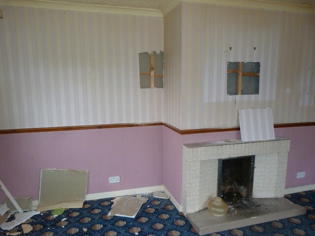 Photo 18 - Lounge.JPG