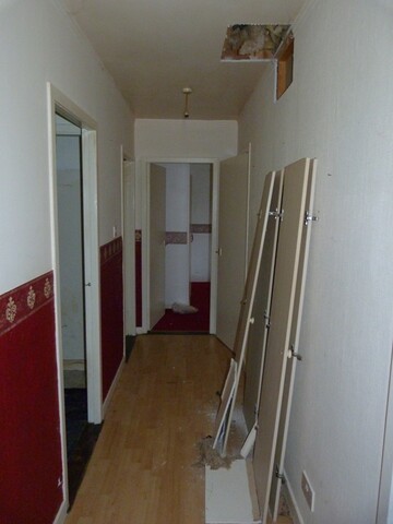Photo 21 - Hallway.JPG