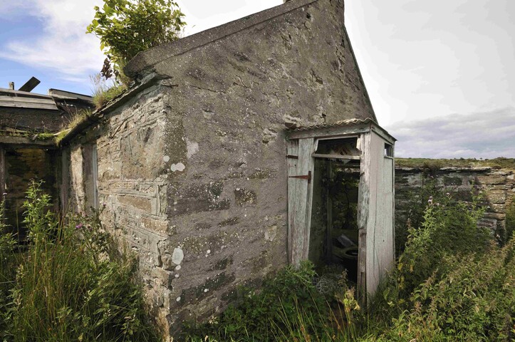E facing gable.jpg