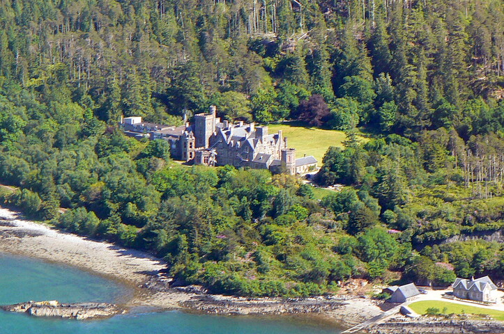 MHG16076 Duncraig castle.JPG