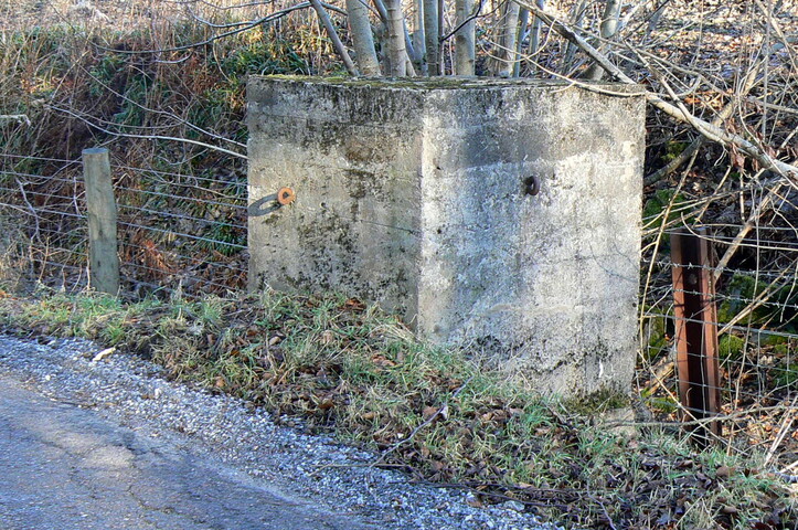 MHG30432 roadblock2.JPG