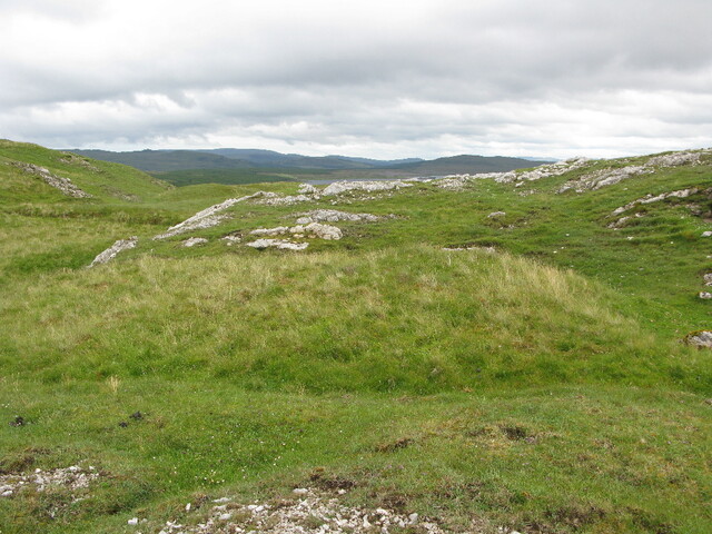 79 poss structure Cnoc Breac view SE compare 104 for horizon.jpg