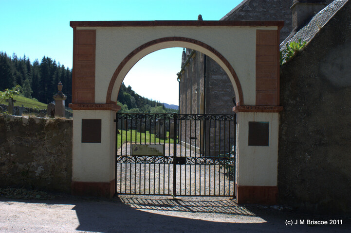 Dores War Memorial_5794976778_o.jpg
