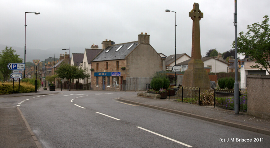 Alness War Memorial_5867242335_o.jpg