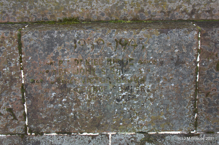 Alness War Memorial_5867248725_o.jpg