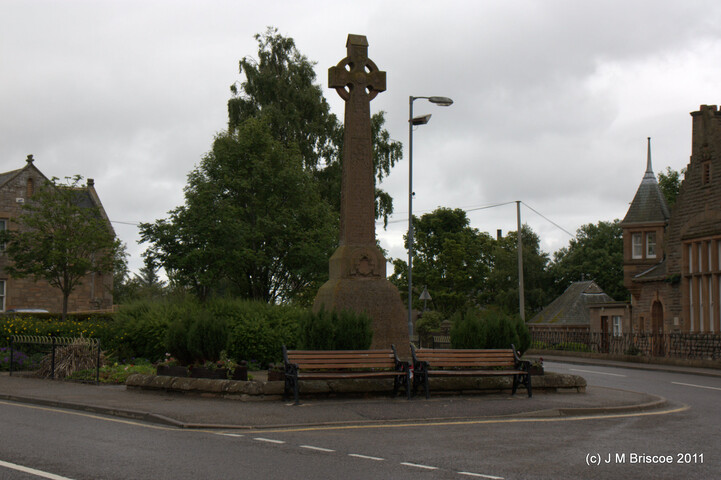 Alness War Memorial_5867798236_o.jpg