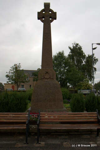 Alness War Memorial_5867798778_o.jpg
