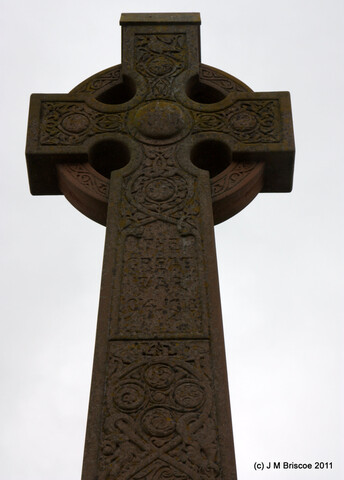 Alness War Memorial_5867799690_o.jpg
