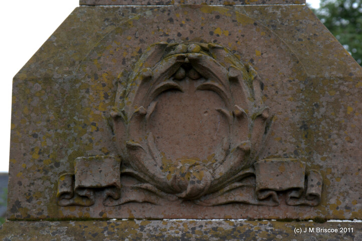 Alness War Memorial_5867800310_o.jpg