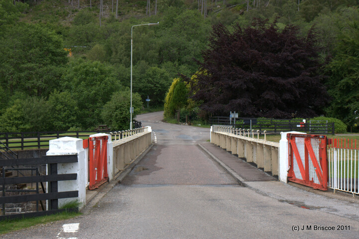 Gairlochy Swing Bridge_5889170748_o.jpg