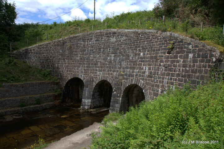 Allt Sheangain Aqueduct_5896690552_o.jpg