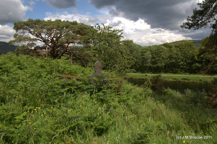 Carn Phail Burial Ground_5919928542_o.jpg