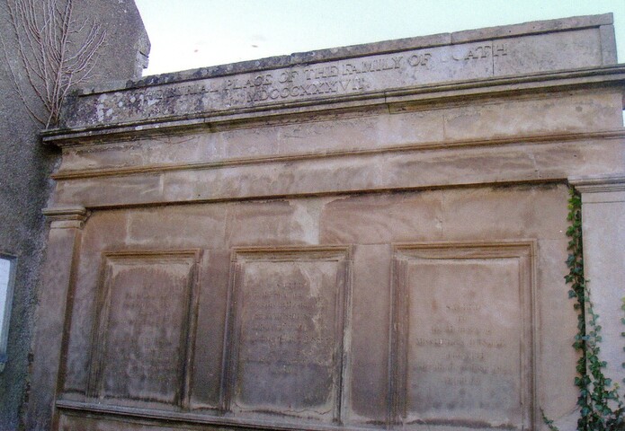 mhg7226  auldearn church tomb - 2010.JPG