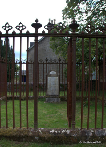 Kilmonivaig Parish Church - graveyard_6077462571_o.jpg
