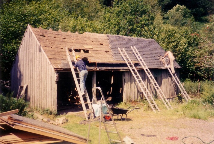 MHG 17162 Drynachan  getting slates from barn.JPG