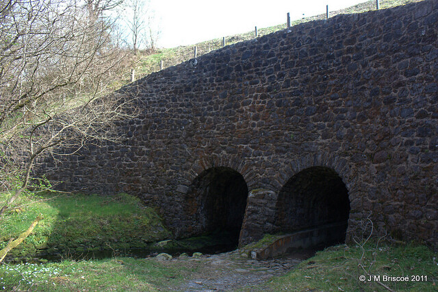 Mount Alexander Aqueduct over Allt Mor_6365315937_m.jpg