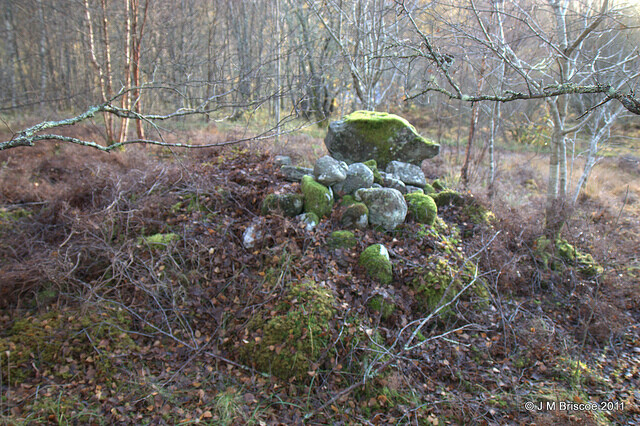 Cairns on road to Cille Choirill church_6313567072_m.jpg