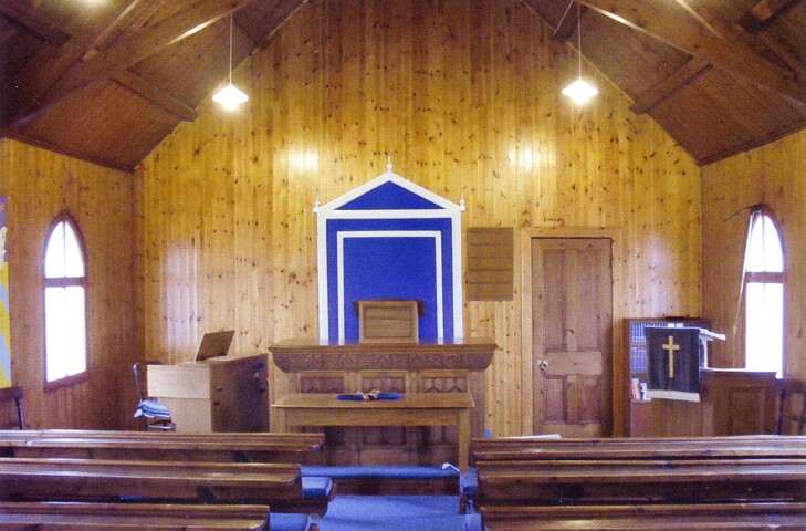 mhg49449 Tomatin church interior.JPG