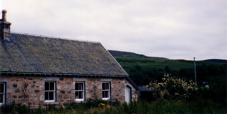 MHG51051 Dalarossie old school house 2.JPG