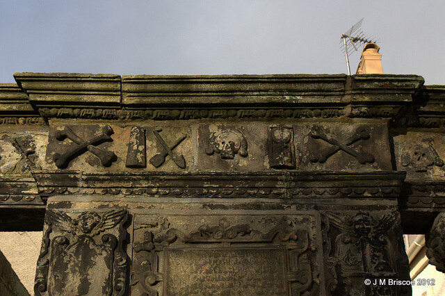 Robertson Mausoleum, Old High Kirk graveyard, Inverness_6681127523_m.jpg