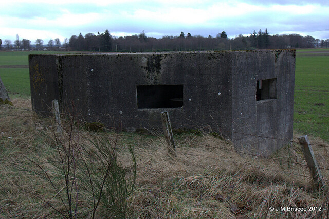 Type 24 Pillbox near Tomich, Invergordon_6915625649_m.jpg