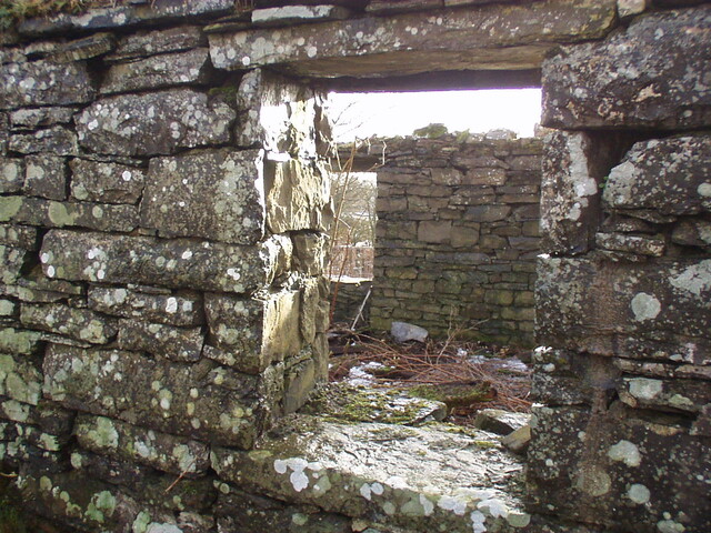 37. Outside rear window looking through to front.JPG