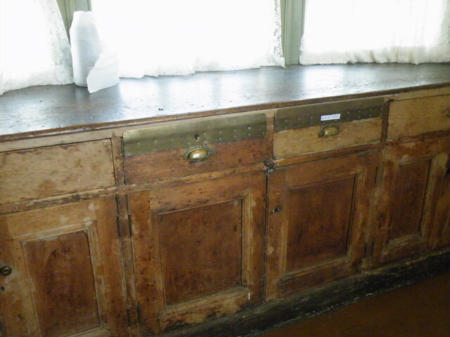 EHG3902_Booking office, counter.JPG
