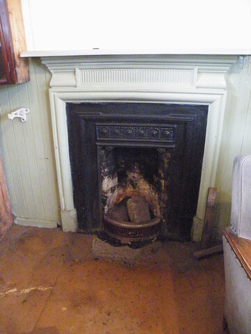 EHG3902_Booking office, fireplace 2.JPG