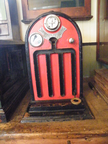 EHG3902_Booking office, key token instrument.JPG