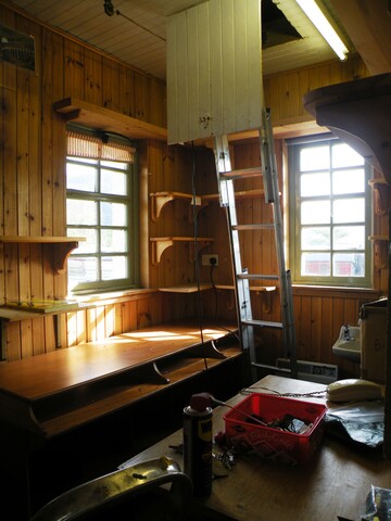 EHG3902_EHG3902_Back room, south east corner.JPG