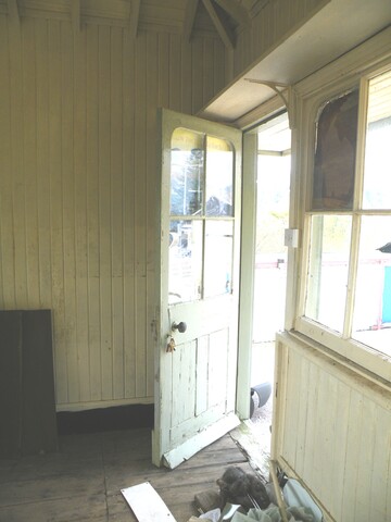 EHG3902_Top floor, door.JPG