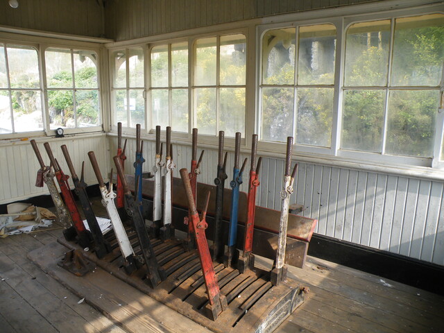 EHG3902_Top floor, levers.JPG