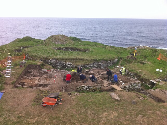 MHG1593_2011_Season_1_Excavations_2.JPG