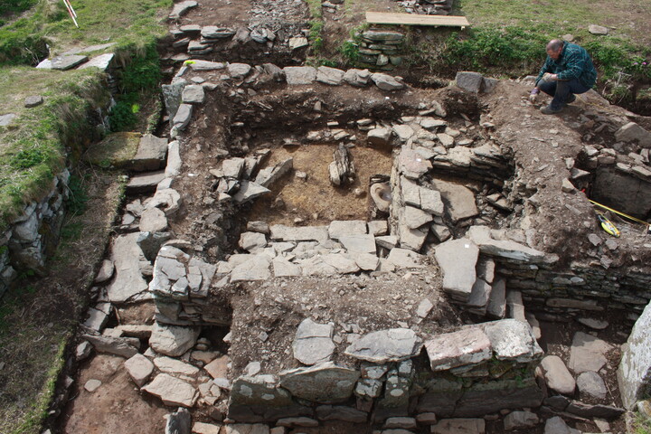 MHG1593_2011_Season_1_Excavations_5.JPG