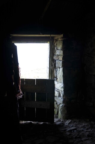 EHG3966_Photo 2-Byre entrance from interior.jpg